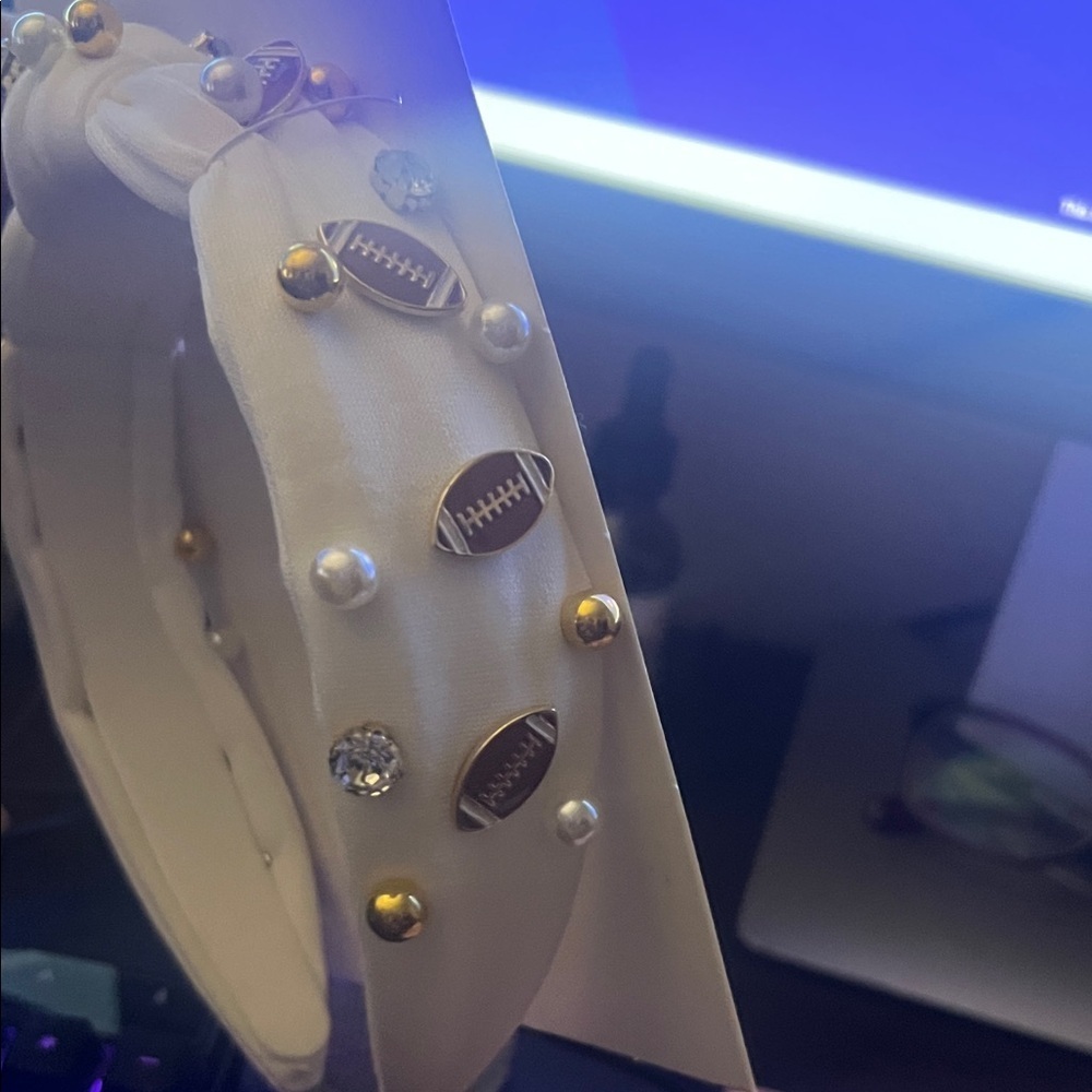 Serra Elegant White and Gold Pearl Headband - Picture 2 of 3